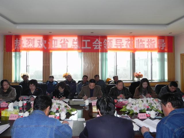 深入車(chē)間班組、“零距離”接觸職工、體驗(yàn)職工生活、傾聽(tīng)職工心聲